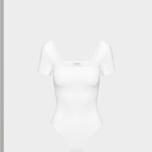 Aritzia Babaton White Short Sleeve Bodysuit